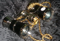 Театральный бинокль OPERA GLASSES XELOR.ru 3x25 черный с золотом  на цепочке черный бархат( Black silk velvet)-бинокль театральный кселор 3х25 опера глассес