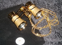 Театральный бинокль OPERA GLASSES XELOR.ru 3x25 золотой с золотым Gold на цепочке-бинокль театральный кселор 3х25 опера глассес